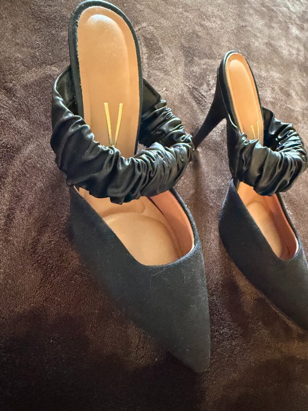 Pointed heeled mules black